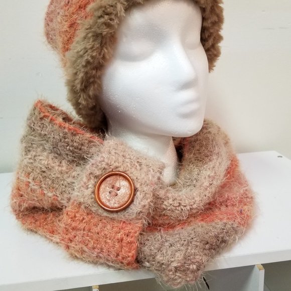 Faux fur trimmed Earwarmers, hats. infinity scarf - Picture 7 of 12